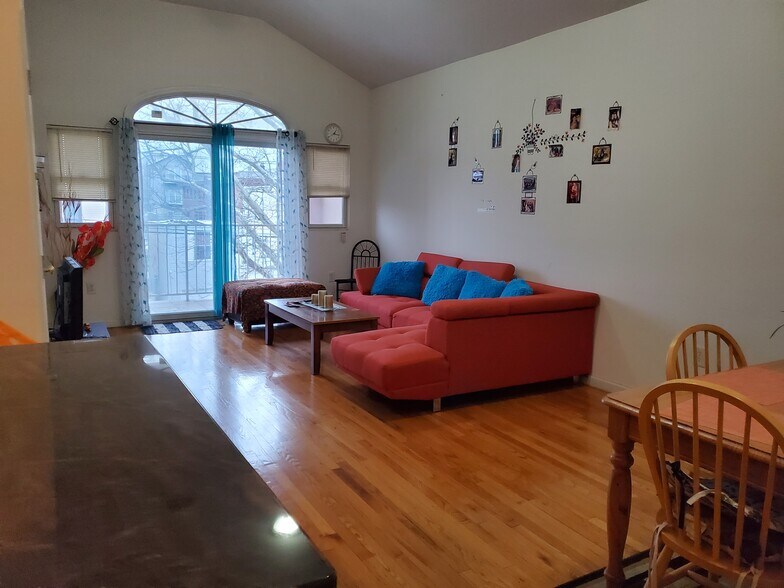 Building Photo - 49 Nelson Ave