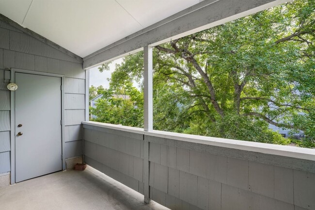 Building Photo - Remodeled 1 bed, 1 bath Gunbarrel Condo! Available NOW!