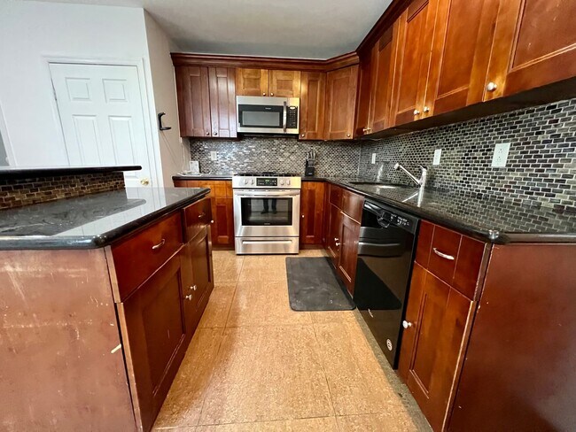 Building Photo - 412 N 32nd St