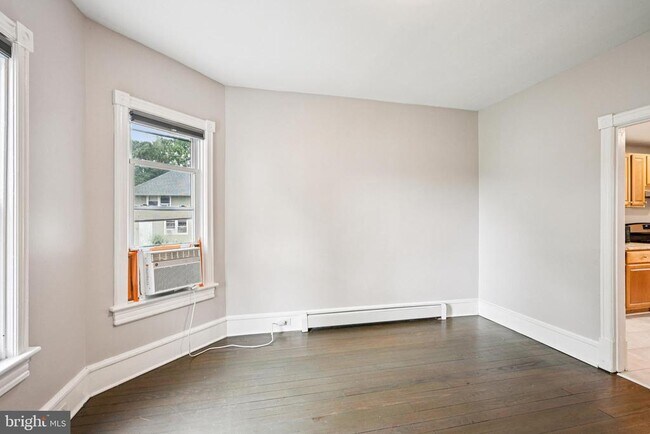 Building Photo - 134 S Main St