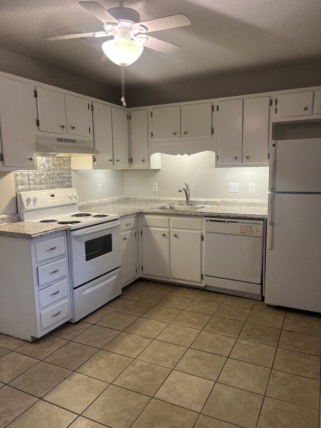 Building Photo - 111 Timber Ln