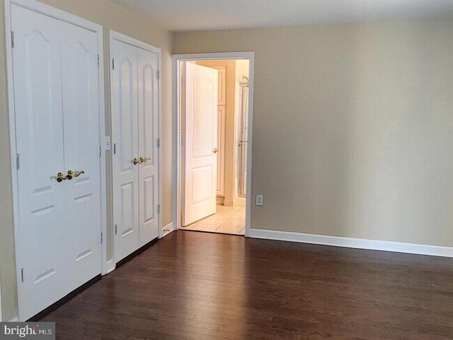 Building Photo - 901 N Monroe St