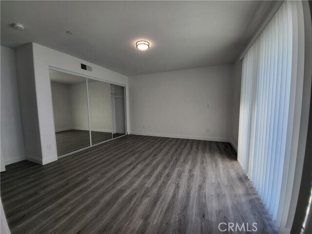 Building Photo - 14614 Vanowen St