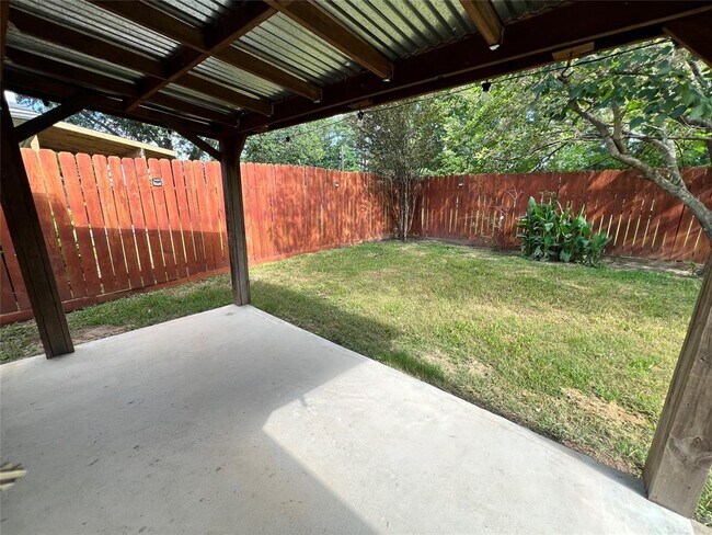 Building Photo - 2427 Halstead Dr