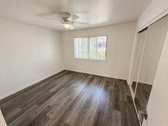 Building Photo - 211 E Santa Paula St