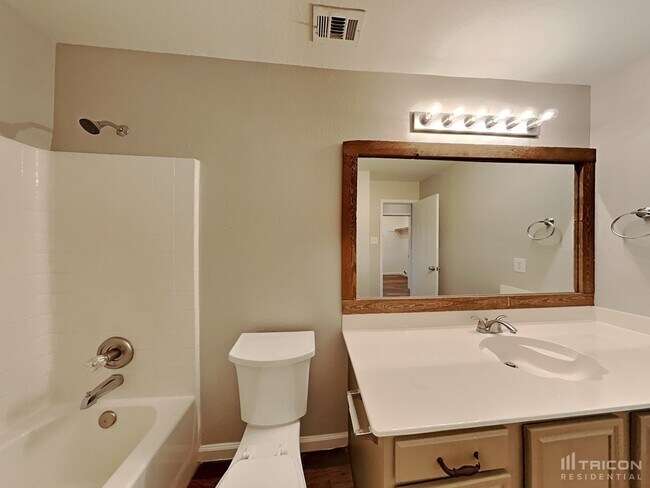 Building Photo - 401 Rustic Grove Ln
