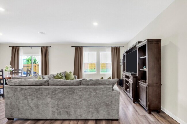 Building Photo - "Spacious 4-Bedroom Retreat with Granite Elegance in San Antonio!"