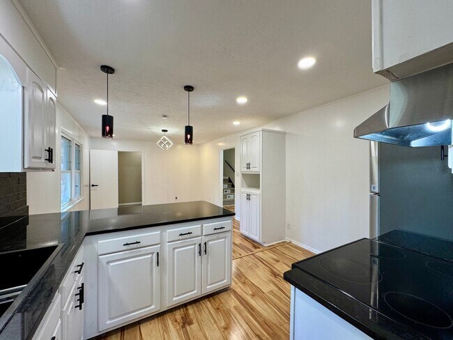 Building Photo - 1089 Torrey Dr