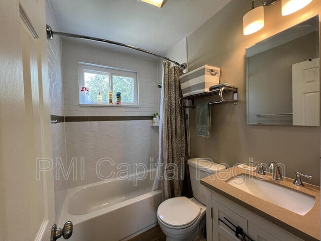 Building Photo - 5005 Druid Dr