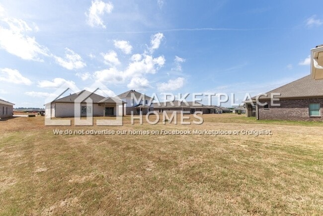 Building Photo - 212 Stockyard Cir