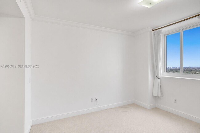 Building Photo - 4775 Collins Ave