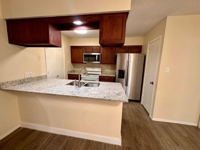 Building Photo - 2 bedroom 2 bathroom Duplex in 76015