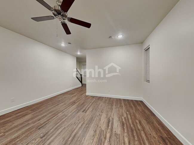 Building Photo - 4370 N Poplar St