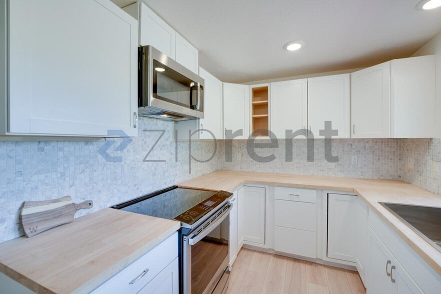 Building Photo - Unit
