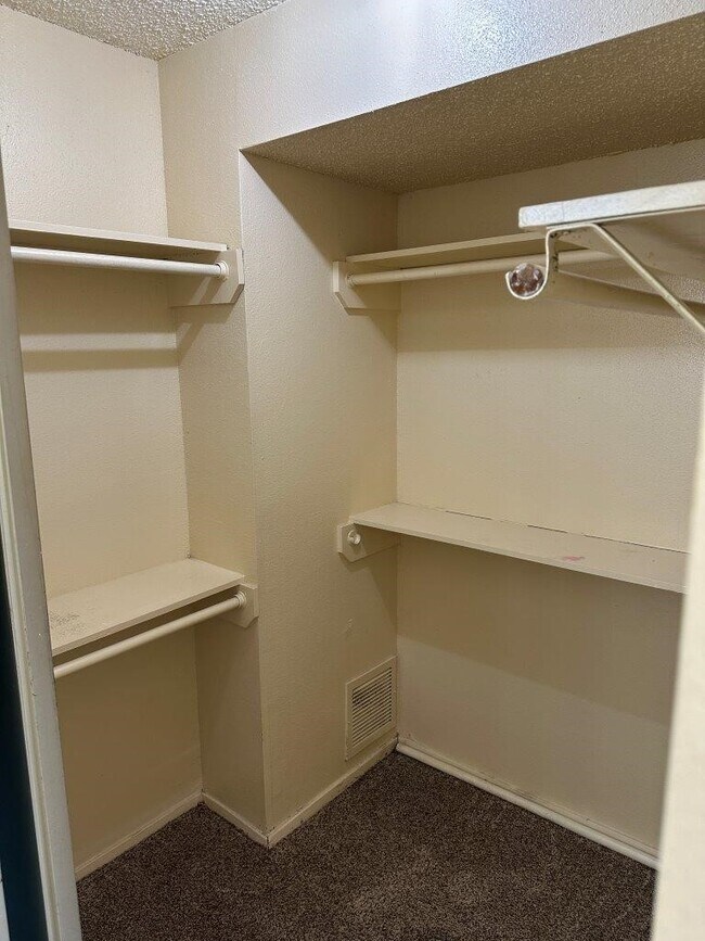 Building Photo - 12244 Bob White Dr