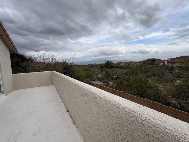 Building Photo - Spacious 4BR/3BA Two-Story Home Near Sabino Canyon