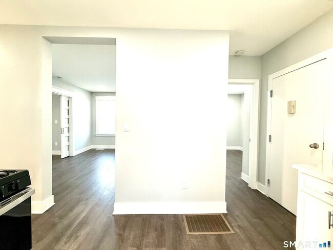 Building Photo - 7 Burritt Ave