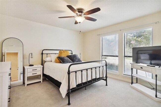 Building Photo - 203 Plimsol Ct