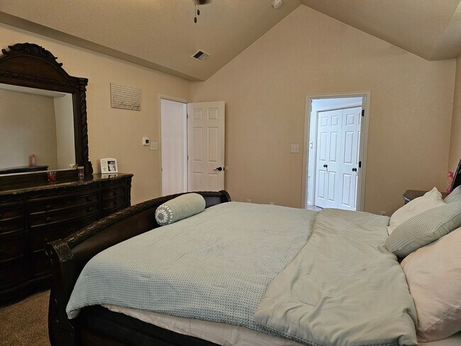 Building Photo - 5503 Bluff Pl