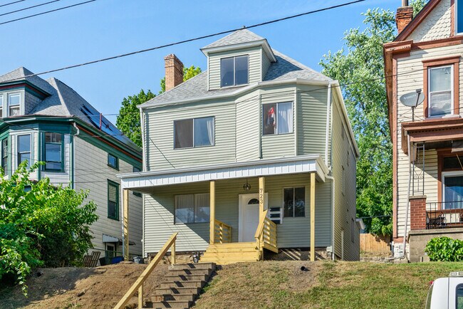 Building Photo - 723 Taylor Ave