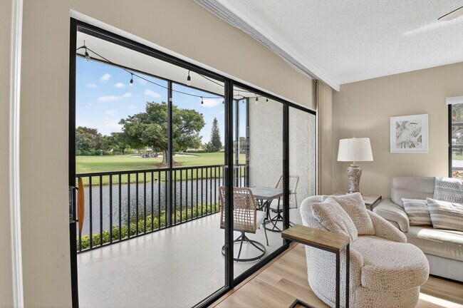 Building Photo - 451 Greensward Ln