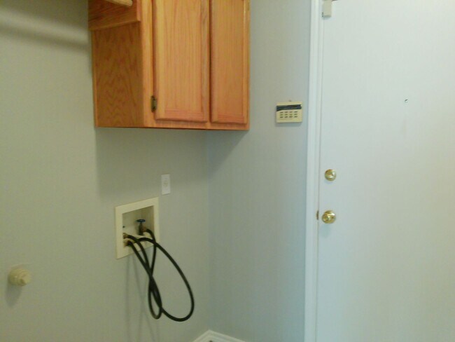 Building Photo - 6117 Jessica Dr