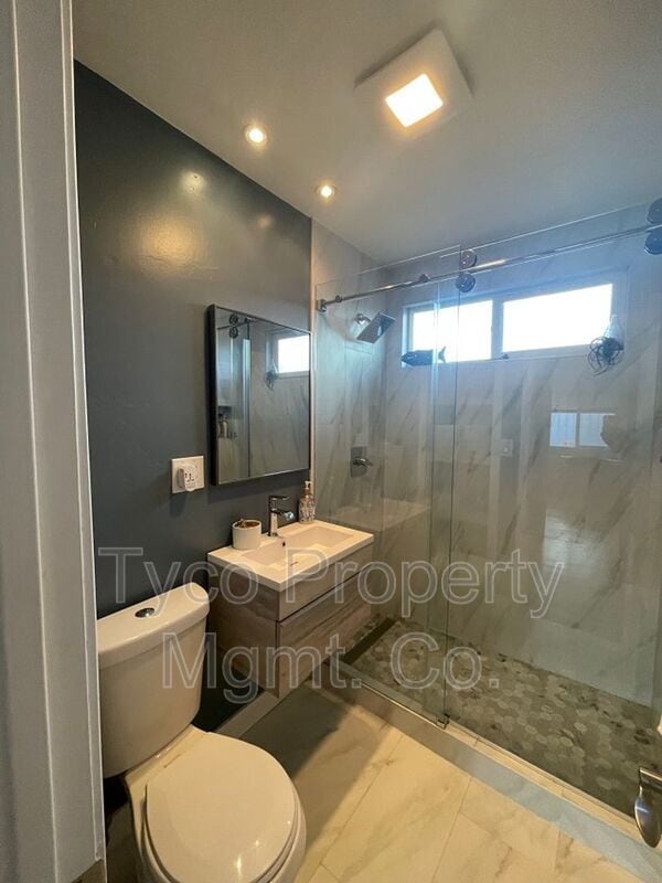 Building Photo - 392 Bonito Ave