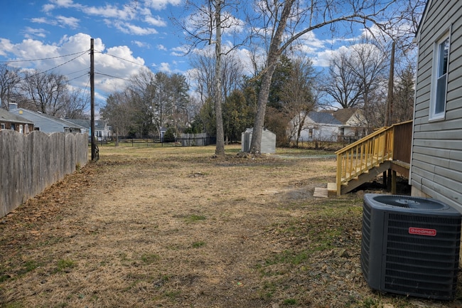 Building Photo - 8 W Chestnut Hill Rd