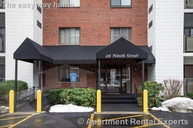 Building Photo - 28 9th St