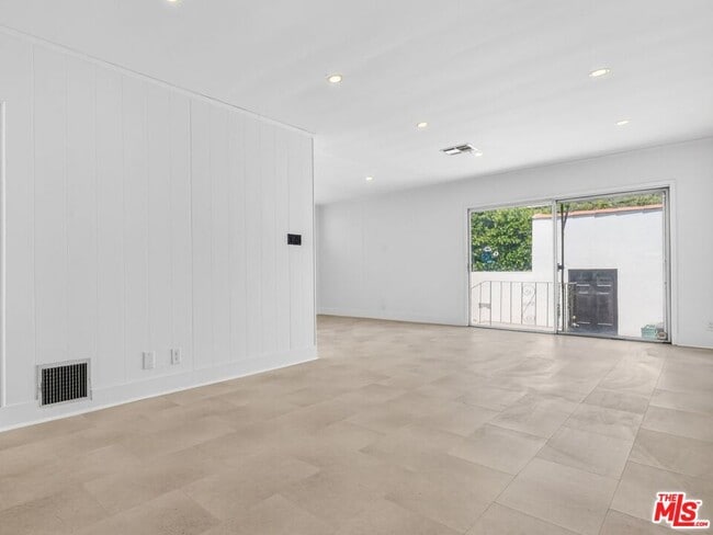Building Photo - 352 S Wetherly Dr