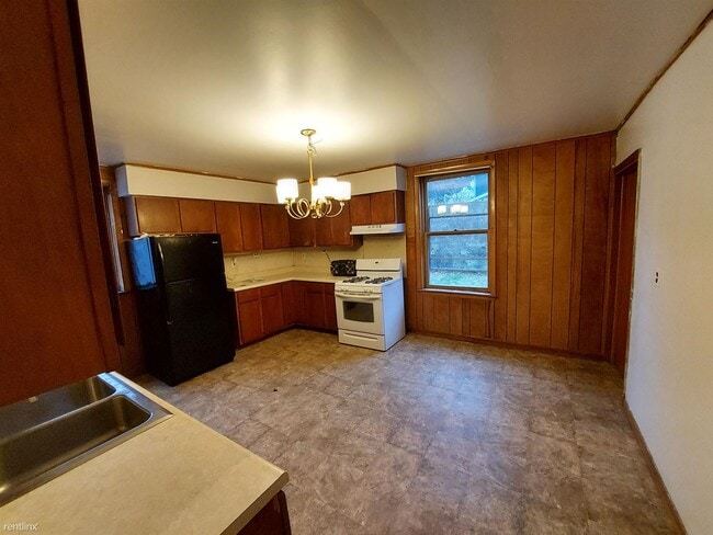 Building Photo - 3 br, 1 bath House - 181 Canal Street 1