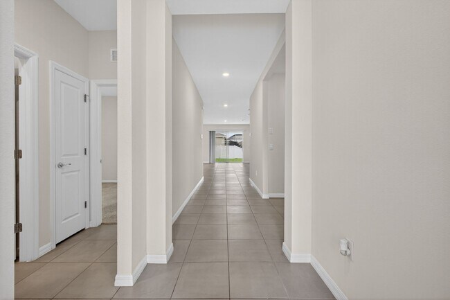 Building Photo - 4 Bedroom in Gated Community!