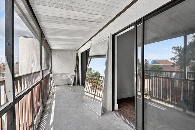 Building Photo - 1405 White Pine Dr