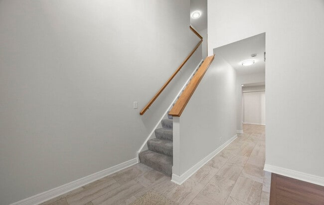 Building Photo - 2235 Cheshire Dr