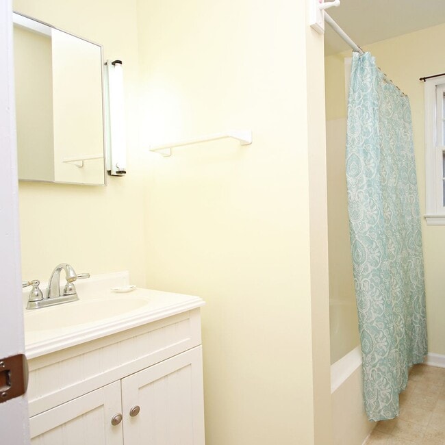 Building Photo - Peaceful & Private Shadwell Mountain Cottage Near I-64 & Pantops