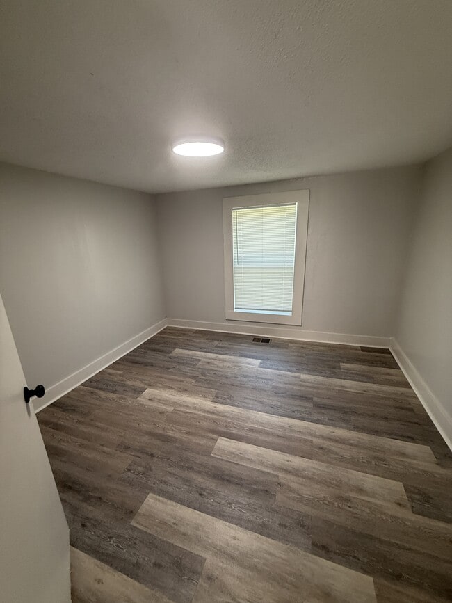 Building Photo - 537 37th Terrace W