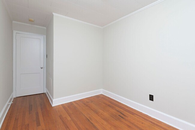Building Photo - 2 bedroom, 1.5 bath home for rent in the h...