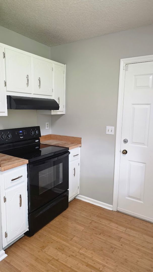 Building Photo - Charming Home Right off Winchester Rd
