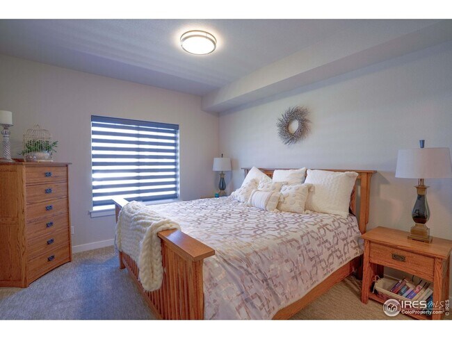 Building Photo - 294 E Chestnut St