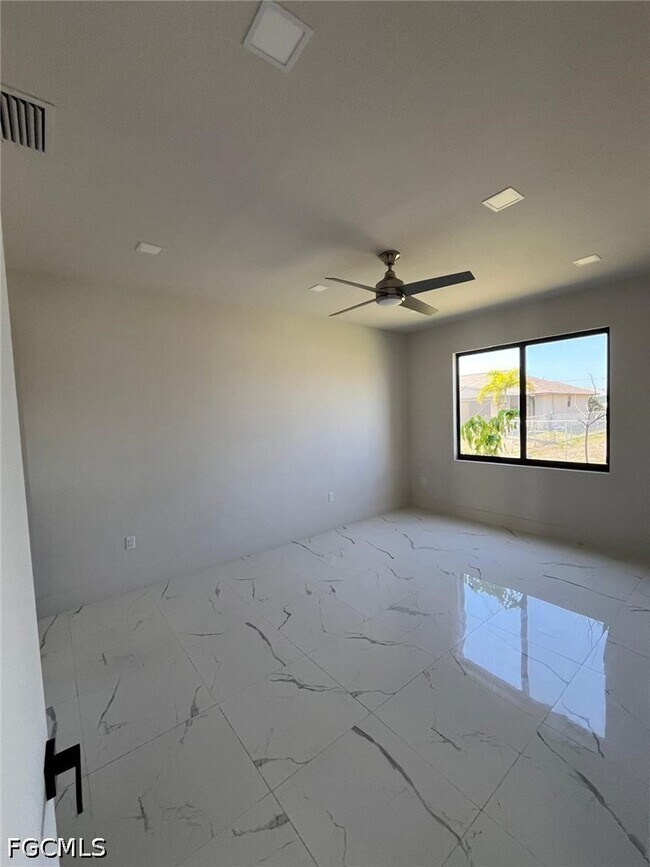 Building Photo - 1832 NW 22nd Pl