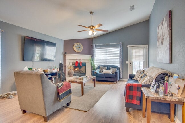 Building Photo - Move-in Special- $250 off the first month's rent.- Spacious 3 Bedroom Home Minutes from Downtown ...