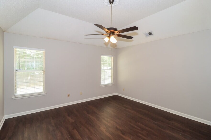 Building Photo - 5686 Richburg Ave