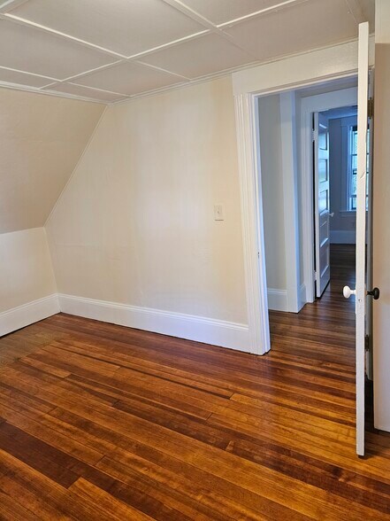 Building Photo - 146 Pidge Ave