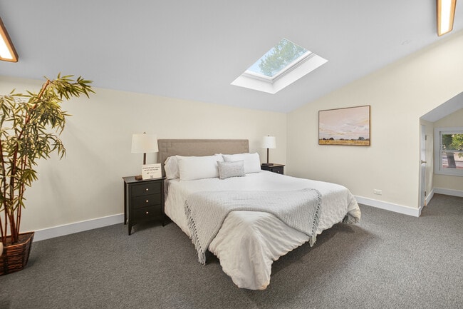 Building Photo - 2541 N 76th Ave