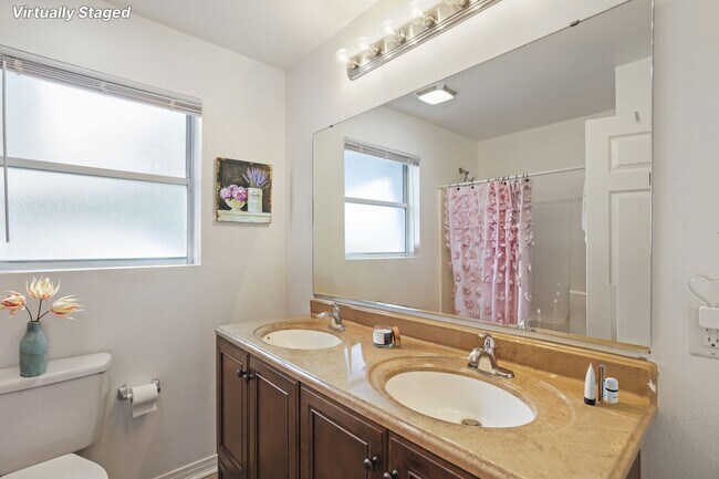 Building Photo - 206 Juniper Dr