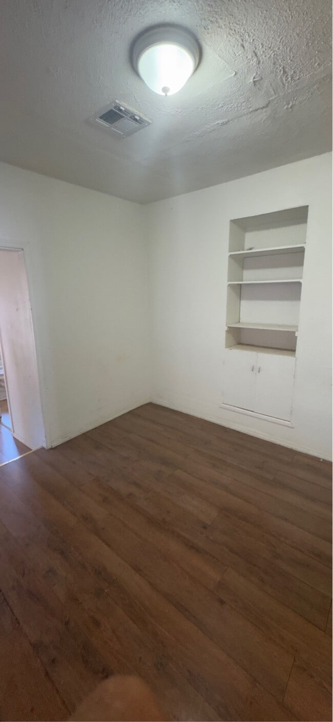 Building Photo - 109 N Pinal Ave