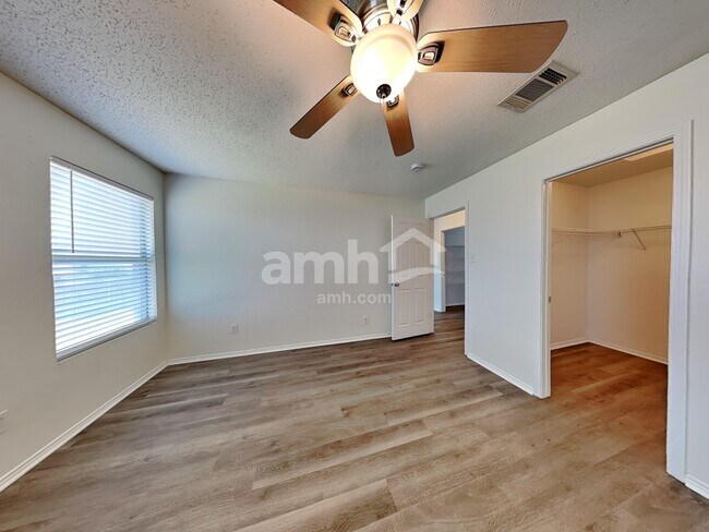 Building Photo - 815 Dove Meadows Dr