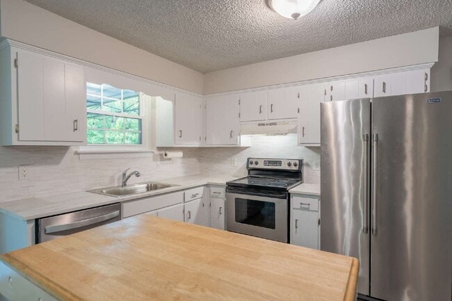 Building Photo - 207 Whitnel Dr