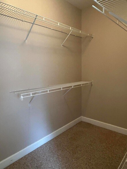 Building Photo - 1721 Fox Ridge Ct