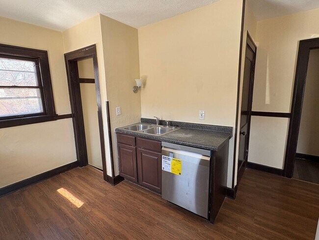 Building Photo - Home for Rent Northwest Rockford